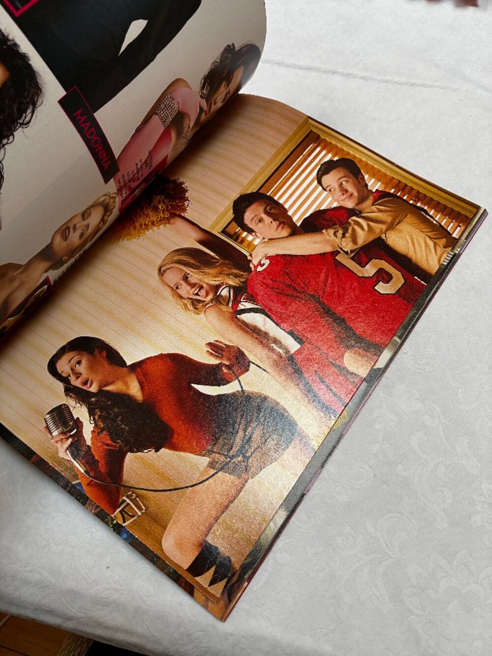 Glee! The Complete Guide US Magazine May 2011 *ALL POSTERS INCLUDED* - Picture 5 of 9